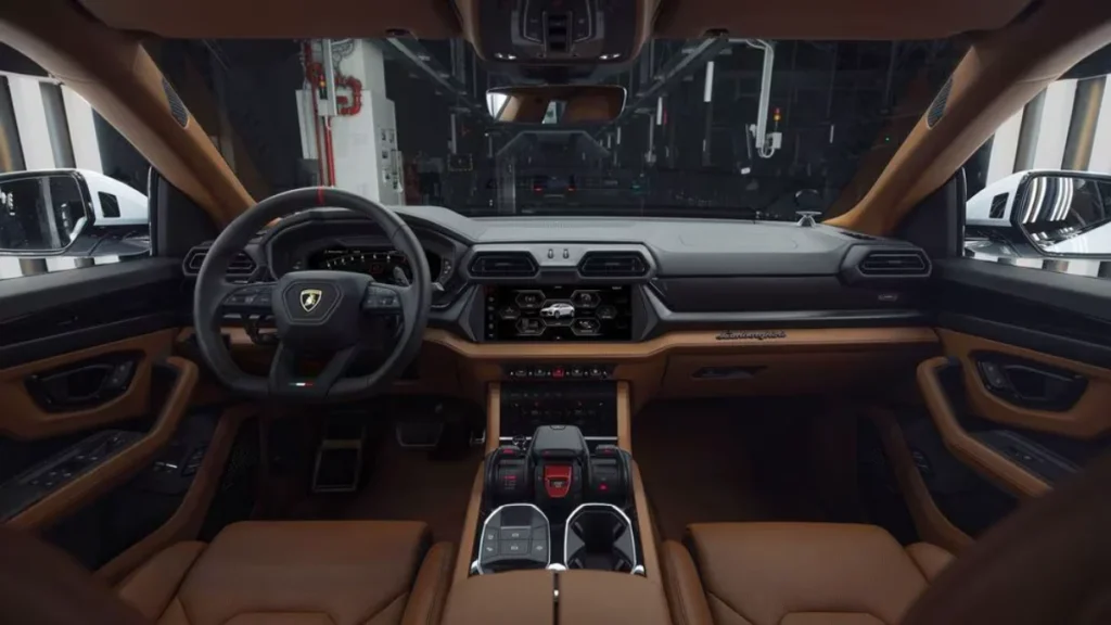 Lamborghini Urus SE PHEV Cockpit View