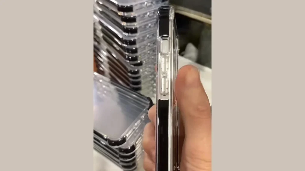 iPhone SE 4 Leaked Case; Side volume button